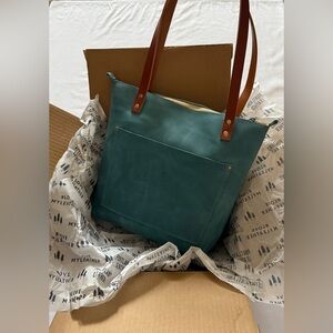 Portland Leather Small Zipper Tote 2 Bonuses Tassel + Matching Taco Pouch NIB